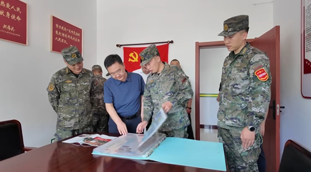 庞君“八一”前夕走访慰问驻地部队官兵